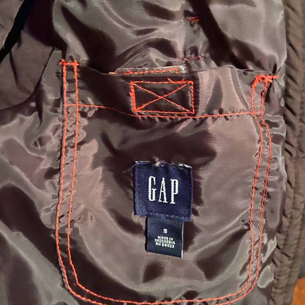 GAP Puffy Vest - Picture 4 of 5